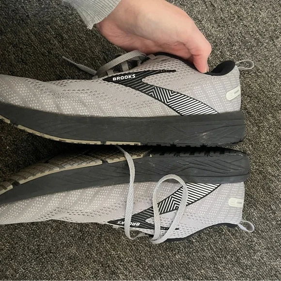 Brooks Mens Revel 6 White Running Shoes Sneakers Size 9 grey black - Picture 3 of 12
